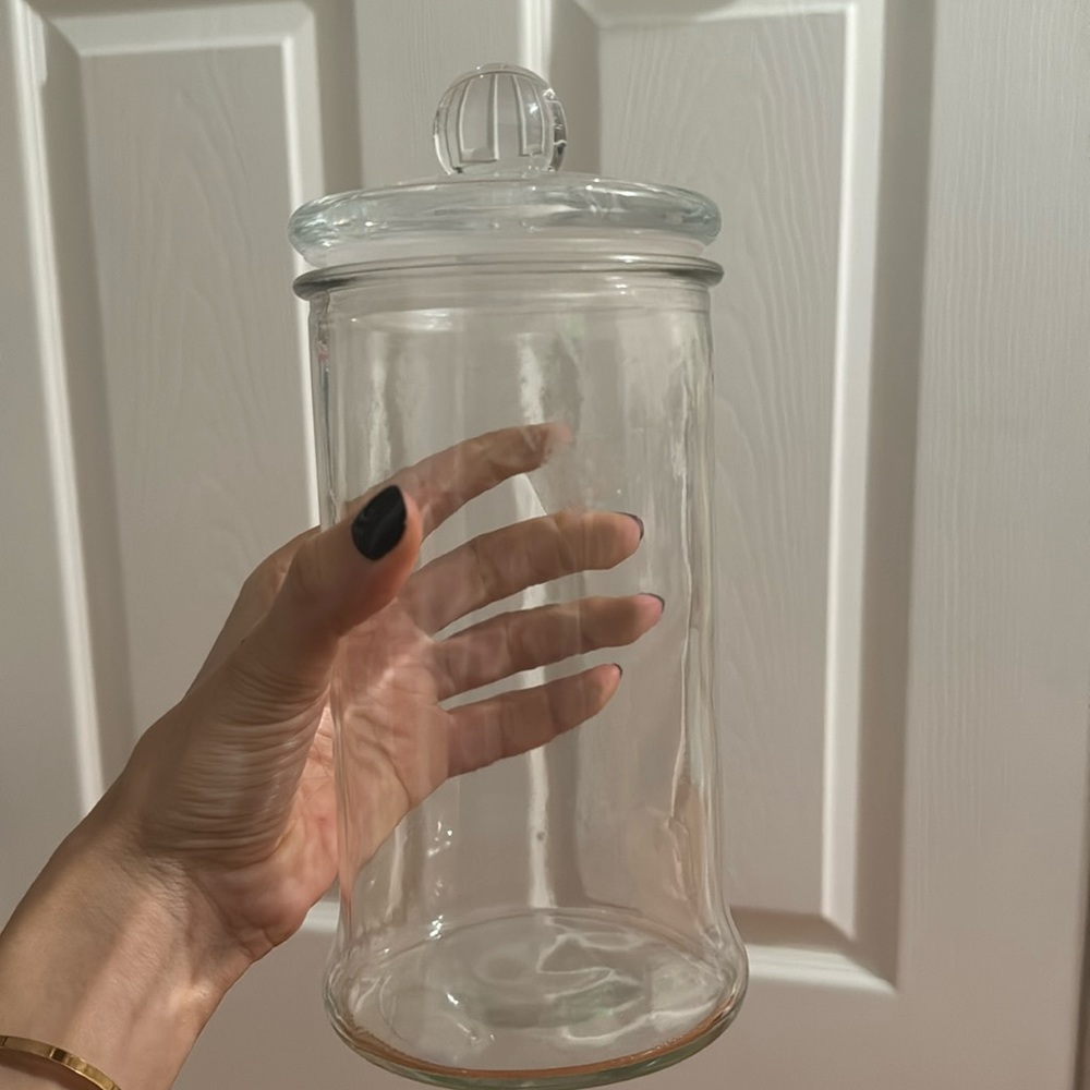 Clear jar with lid